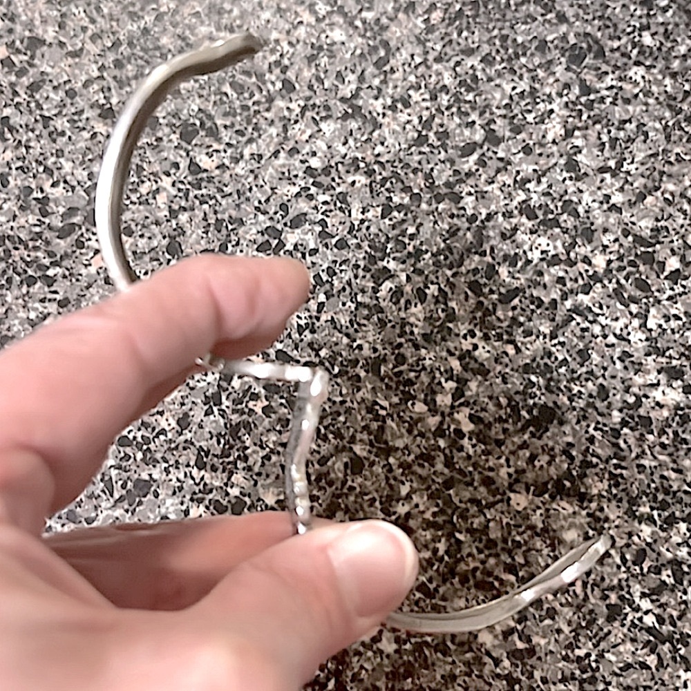 ๐ VINTAGE FLAT ETCHED STAMPED โSโ STERLING SILVER SPRING-HINGE SNAKE BRACELET - Picture 10 of 12